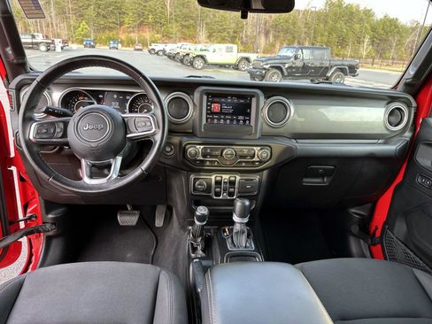 Used 2019 Jeep Wrangler Unlimited Sahara image 16