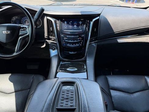 Used 2017 Cadillac Escalade Platinum AWD/4WD image 17
