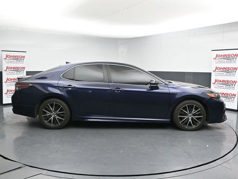 Used 2022 Toyota Camry SE FWD image 9