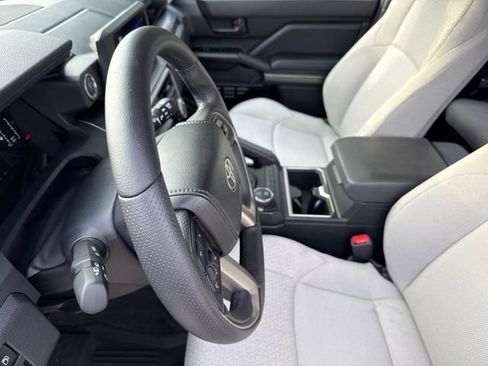 Used 2025 Toyota 4Runner SR5 AWD/4WD image 19