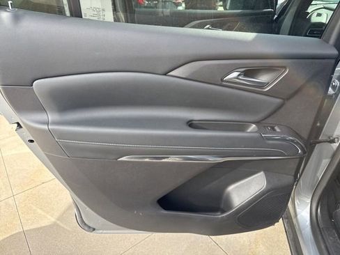 Used 2025 Chevrolet Traverse LT image 22