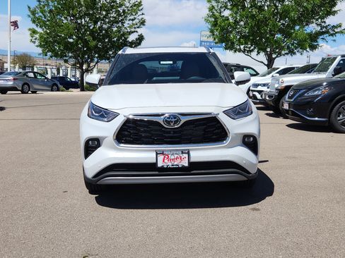 New 2026 Toyota Highlander Platinum AWD/4WD image 5