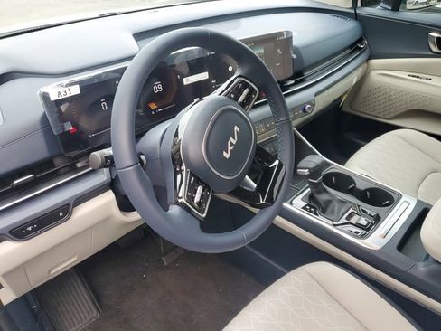 New 2026 Kia Carnival EX image 17