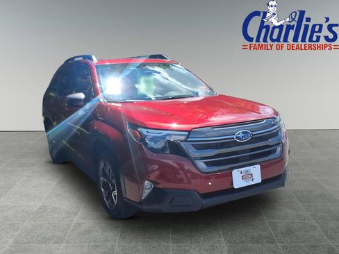 Certified 2025 Subaru Forester Premium AWD/4WD image 3