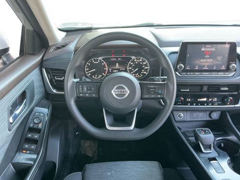 Used 2021 Nissan Rogue SV image 10