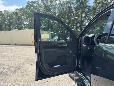 New 2026 GMC Sierra 2500 SLT w/ SLT Premium Package image 17