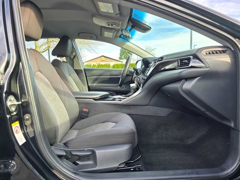 Used 2019 Toyota Camry LE image 10