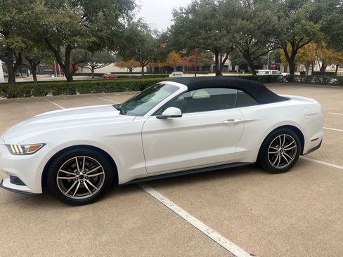 Used 2017 Ford Mustang Premium image 23