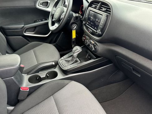 Used 2023 Kia Soul LX w/ LX Technology Package image 16