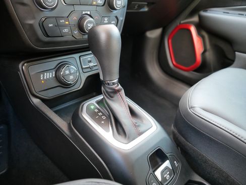 Used 2023 Jeep Renegade Trailhawk w/ Trailhawk Elite Group AWD/4WD image 24