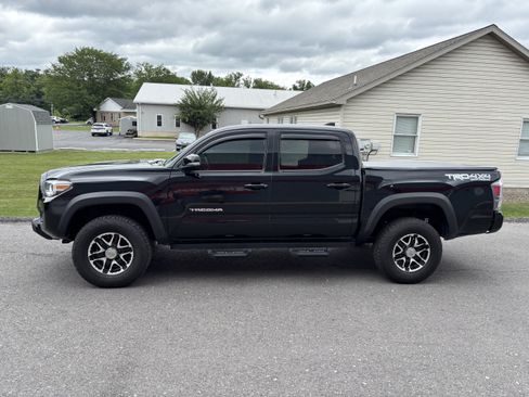 Used 2023 Toyota Tacoma TRD Off-Road w/ Technology Package AWD/4WD image 6