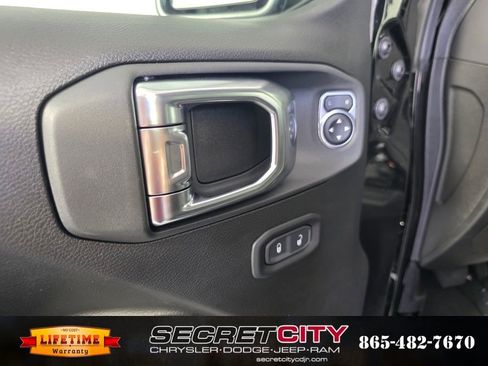 New 2025 Jeep Gladiator Mojave image 12