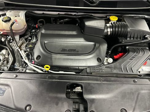 Used 2024 Chrysler Pacifica Touring-L FWD image 27