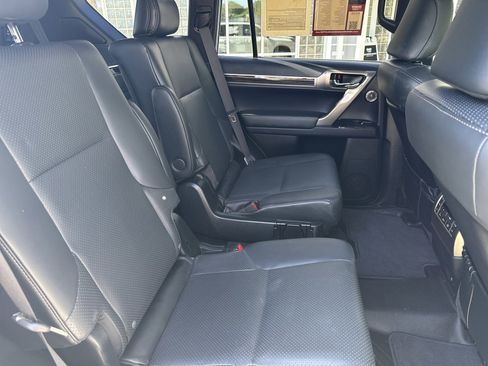 Used 2021 Lexus GX 460 Luxury w/ Sport Design Package AWD/4WD image 29