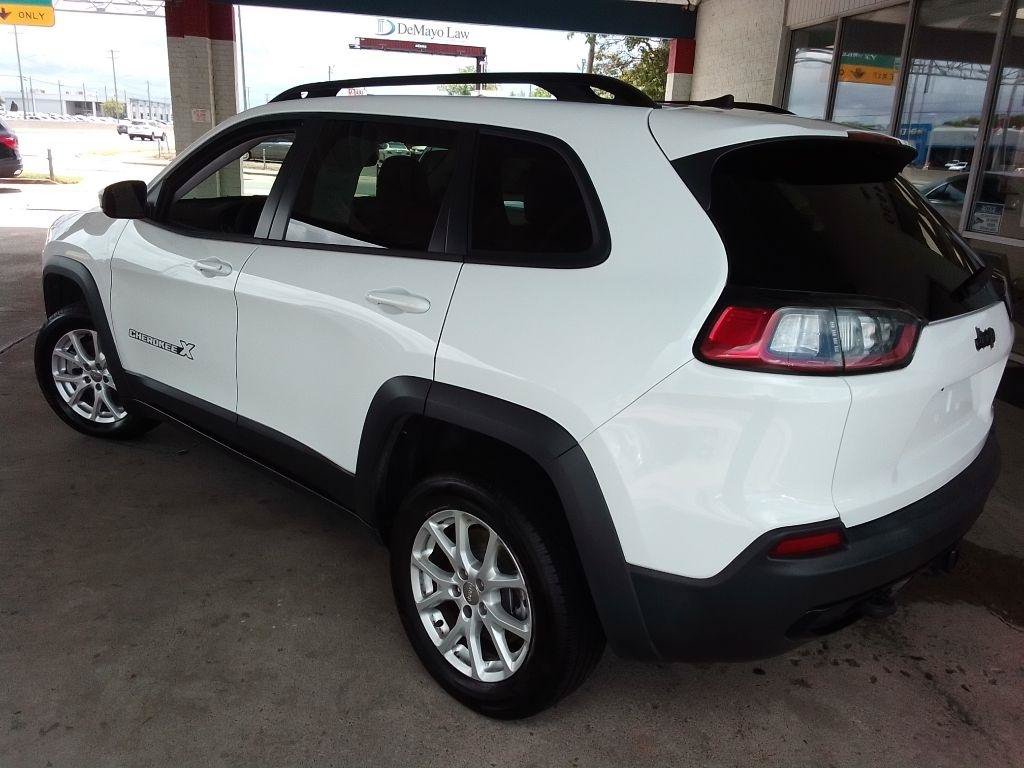 Used 2022 Jeep Cherokee Latitude w/ Sun & Sound Group AWD/4WD image 4