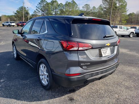 Used 2022 Chevrolet Equinox LT w/ Driver Convenience Package image 4