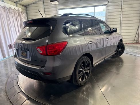 Used 2018 Nissan Pathfinder SL w/ Midnight Edition Package FWD image 5