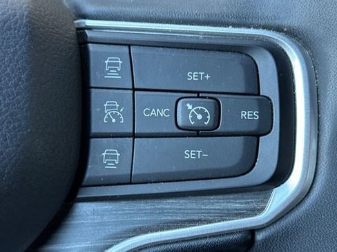 Used 2023 Jeep Wagoneer L Series III w/ Preferred Equipment Group AWD/4WD image 40