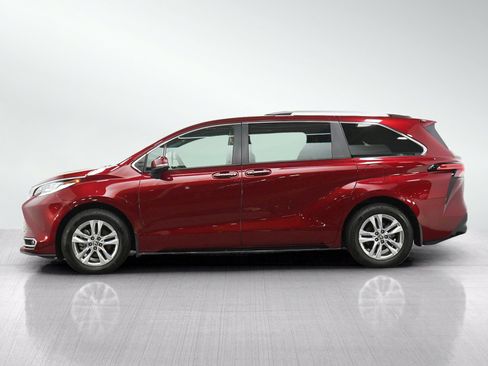 Used 2024 Toyota Sienna Limited AWD/4WD image 2