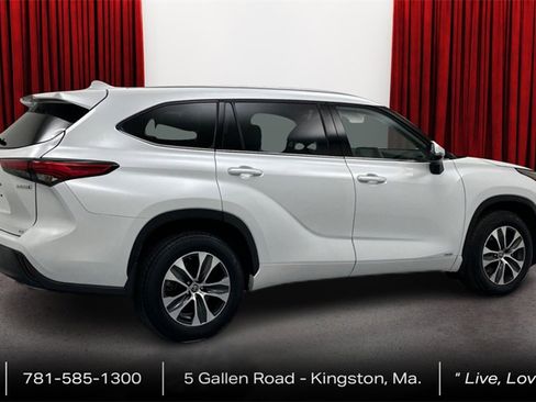 Used 2022 Toyota Highlander XLE image 5
