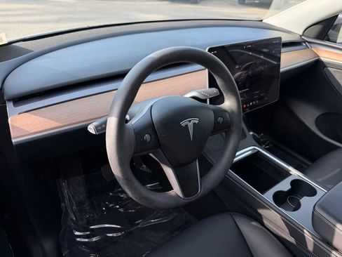 Used 2024 Tesla Model Y Long Range AWD/4WD image 18