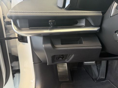 Used 2025 Chevrolet Corvette Stingray Coupe w/ 1LT image 30