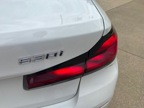 Used 2021 BMW 530i xDrive w/ Convenience Package AWD/4WD image 23