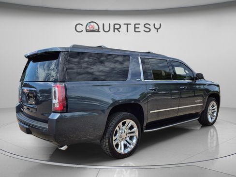 Used 2020 GMC Yukon XL SLT w/ Premium Edition AWD/4WD image 5