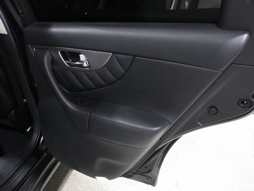 Used 2016 INFINITI QX70 AWD w/ Premium Package image 24