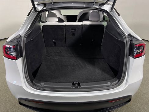 Used 2023 Tesla Model Y Long Range image 10