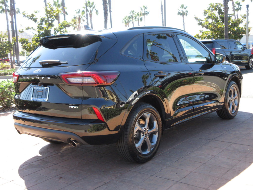 Certified 2023 Ford Escape ST-Line w/ Tech Pack #1 AWD/4WD image 4