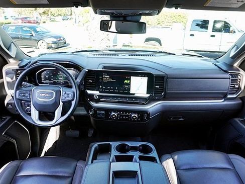 Used 2025 GMC Sierra 1500 SLT AWD/4WD image 32