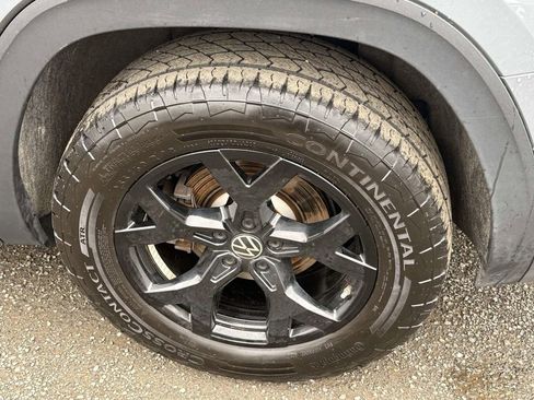 Used 2024 Volkswagen Atlas Peak Edition SE image 12