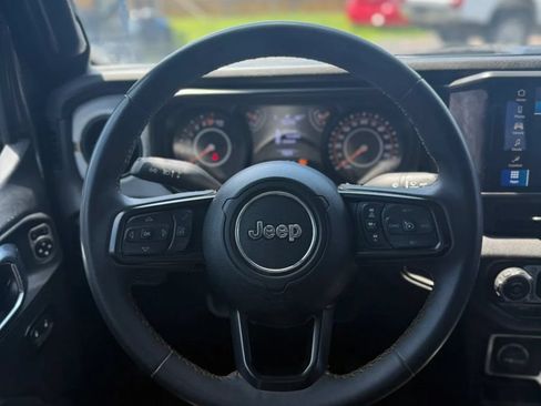 Used 2024 Jeep Gladiator Sport AWD/4WD image 12