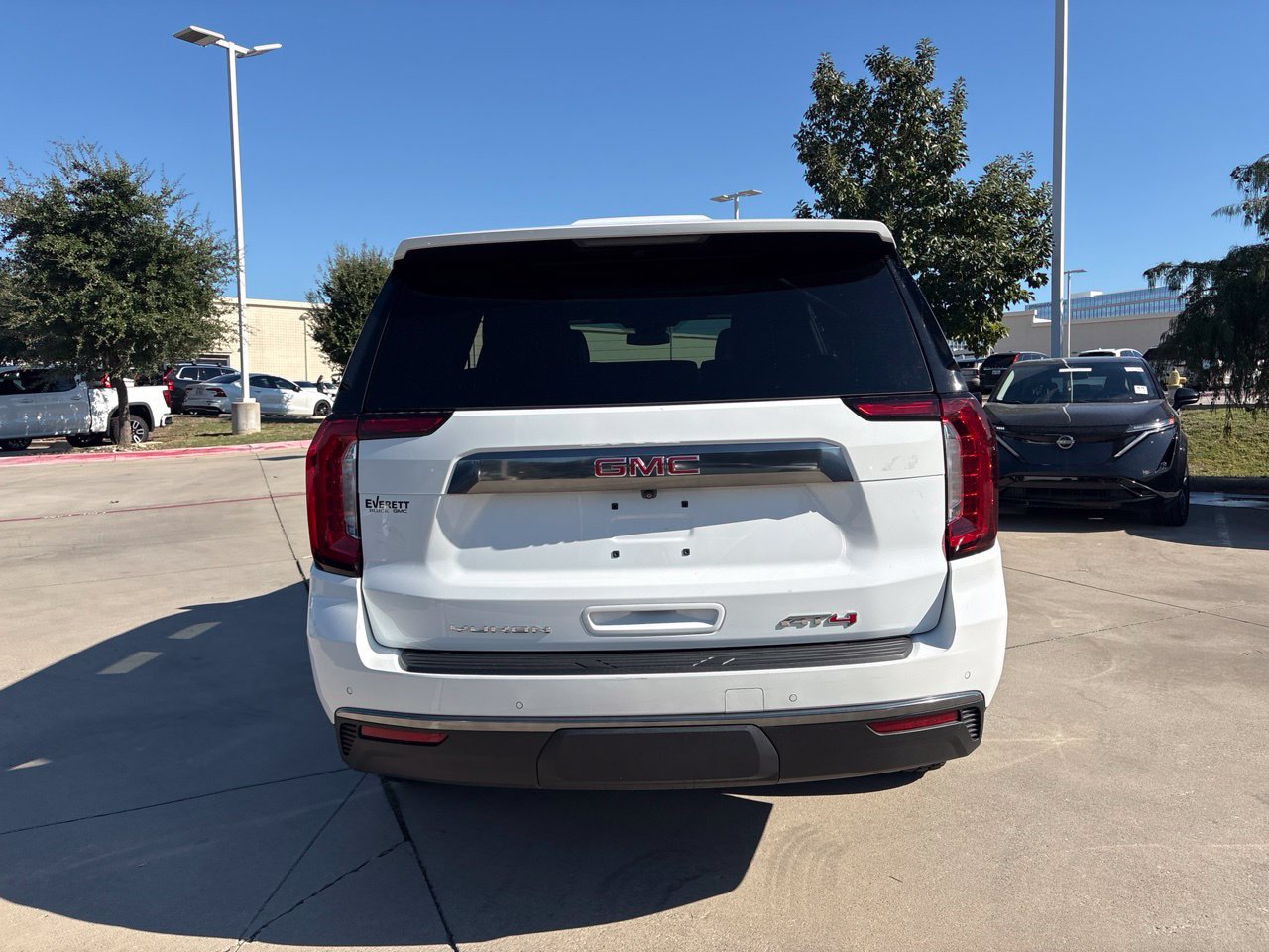 Used 2024 GMC Yukon AT4 w/ AT4 Premium Package AWD/4WD image 6