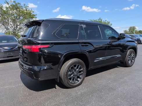 Used 2025 Toyota Sequoia Platinum AWD/4WD image 5