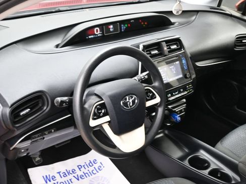 Used 2018 Toyota Prius Two w/ Prius Two Safety Plus Package FWD image 17