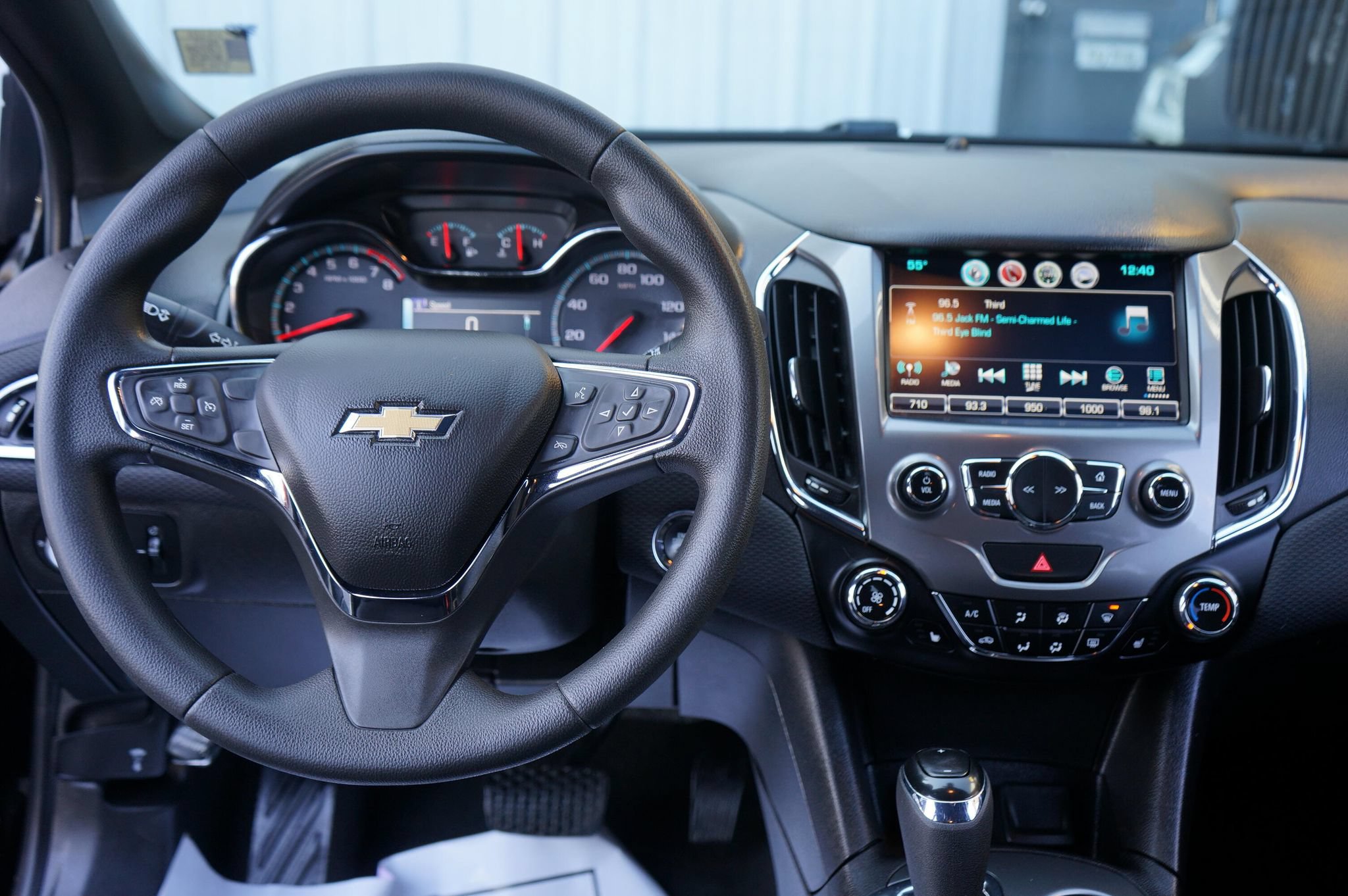 Used 2017 Chevrolet Cruze LT w/ Sun And Sound Package FWD image 16