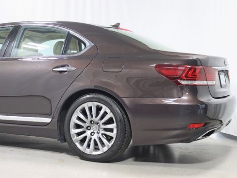 Used 2013 Lexus LS 460 AWD w/ Ultra Luxury Pkg image 10