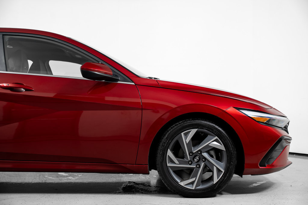 Certified 2025 Hyundai Elantra SEL FWD image 4