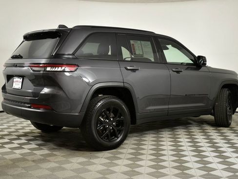 Used 2024 Jeep Grand Cherokee Altitude RWD image 4