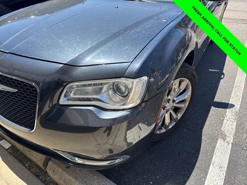 Used 2018 Chrysler 300 Touring L AWD/4WD image 23