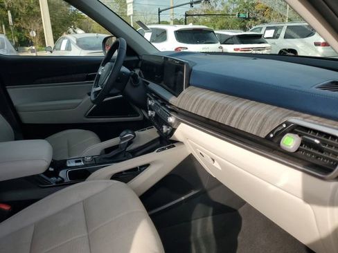 Used 2024 Kia Telluride EX w/ EX Captain's Chair Package image 36