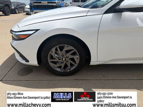 Used 2025 Hyundai Elantra Hybrid FWD image 9