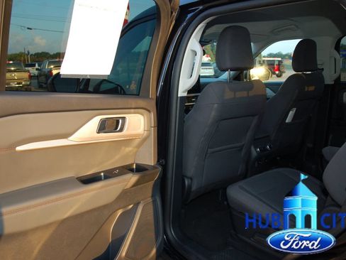 Used 2025 Ford Explorer Active RWD image 12