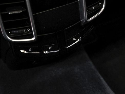 Used 2014 Porsche Cayenne Turbo S AWD/4WD image 42