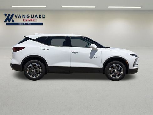 Used 2025 Chevrolet Blazer LT FWD image 11
