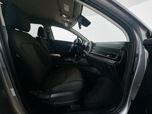 Used 2025 Kia Sportage LX image 30