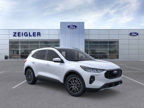 New 2025 Ford Escape SE w/ Class II Trailer Tow Package image 7