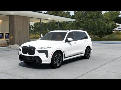 New 2025 BMW X7 M60i w/ Climate Comfort Package